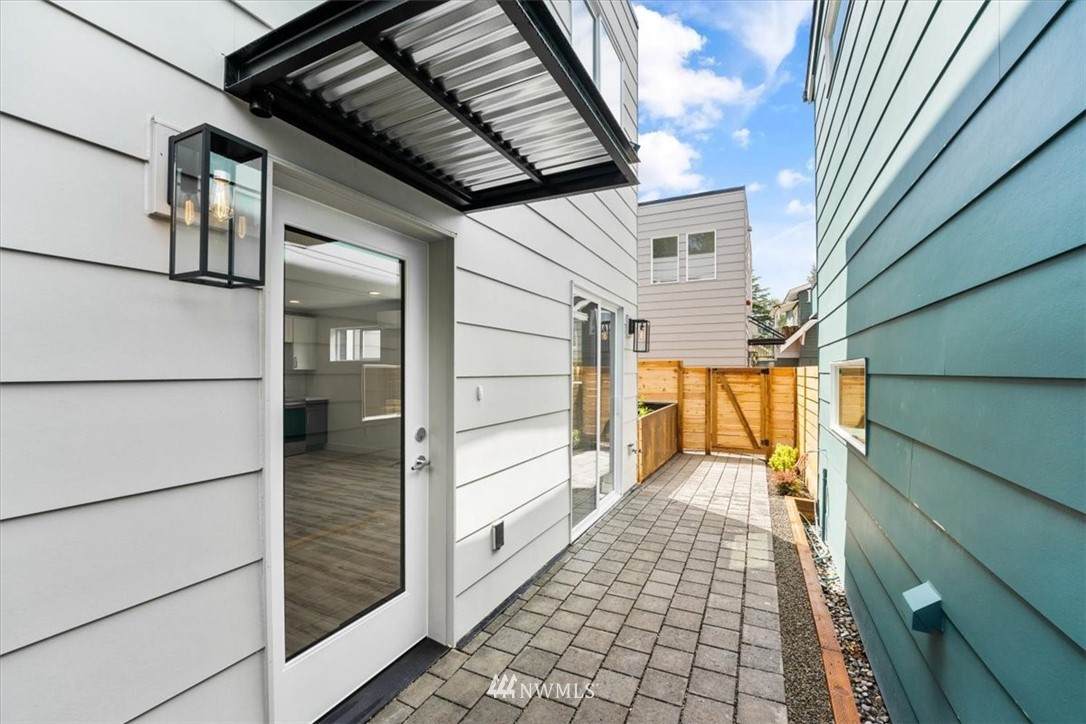 10213 40th Avenue - Photo 1
