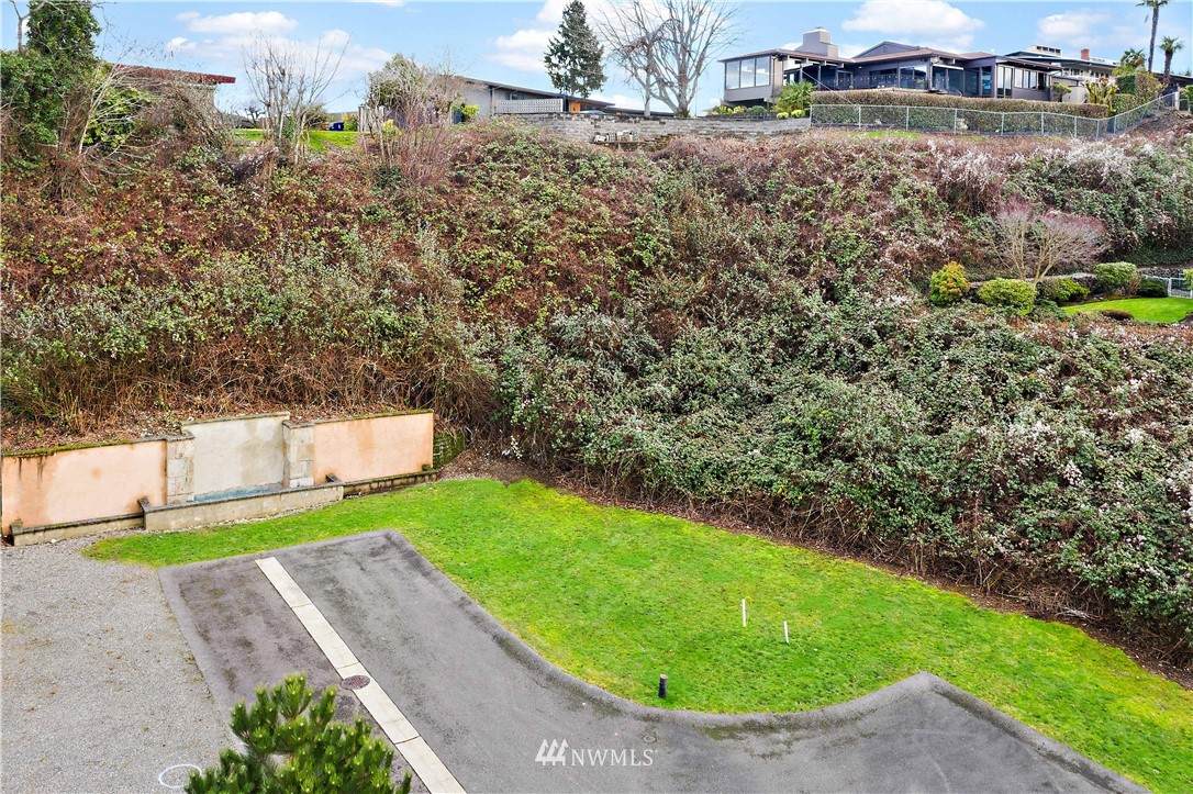 1910 29th Street - Photo 1