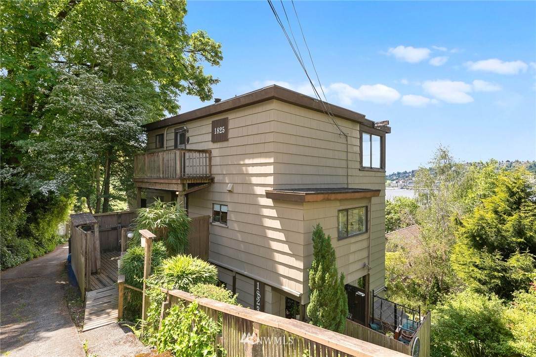 1823 Broadyway - Photo 1