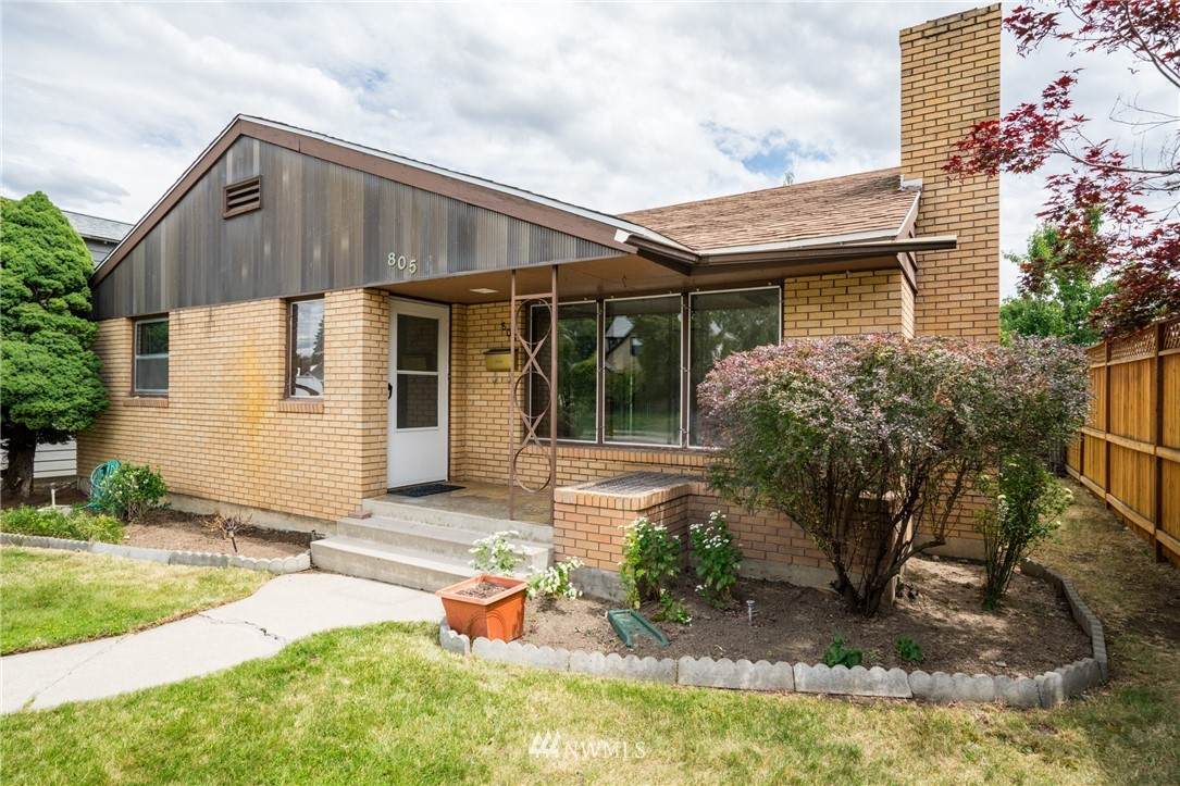 805 Yakima Street - Photo 1