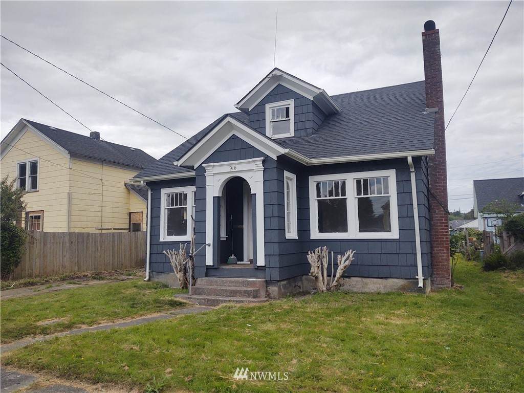916 1st Street - Photo 1