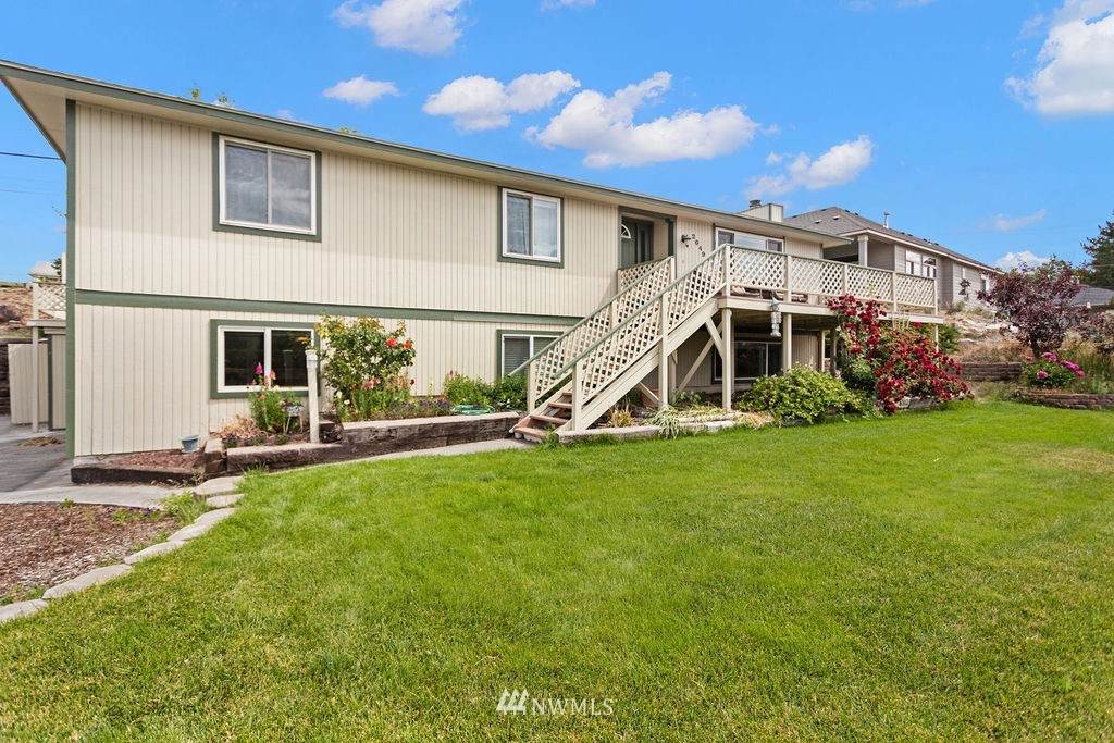 2049 Beaumont Drive - Photo 1