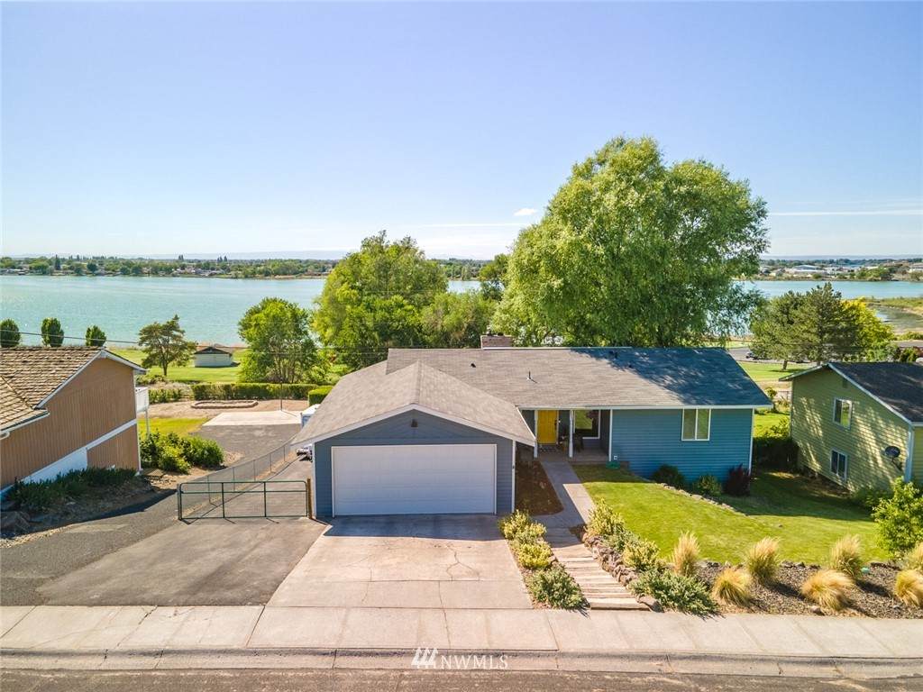 2032 Beaumont Drive - Photo 1
