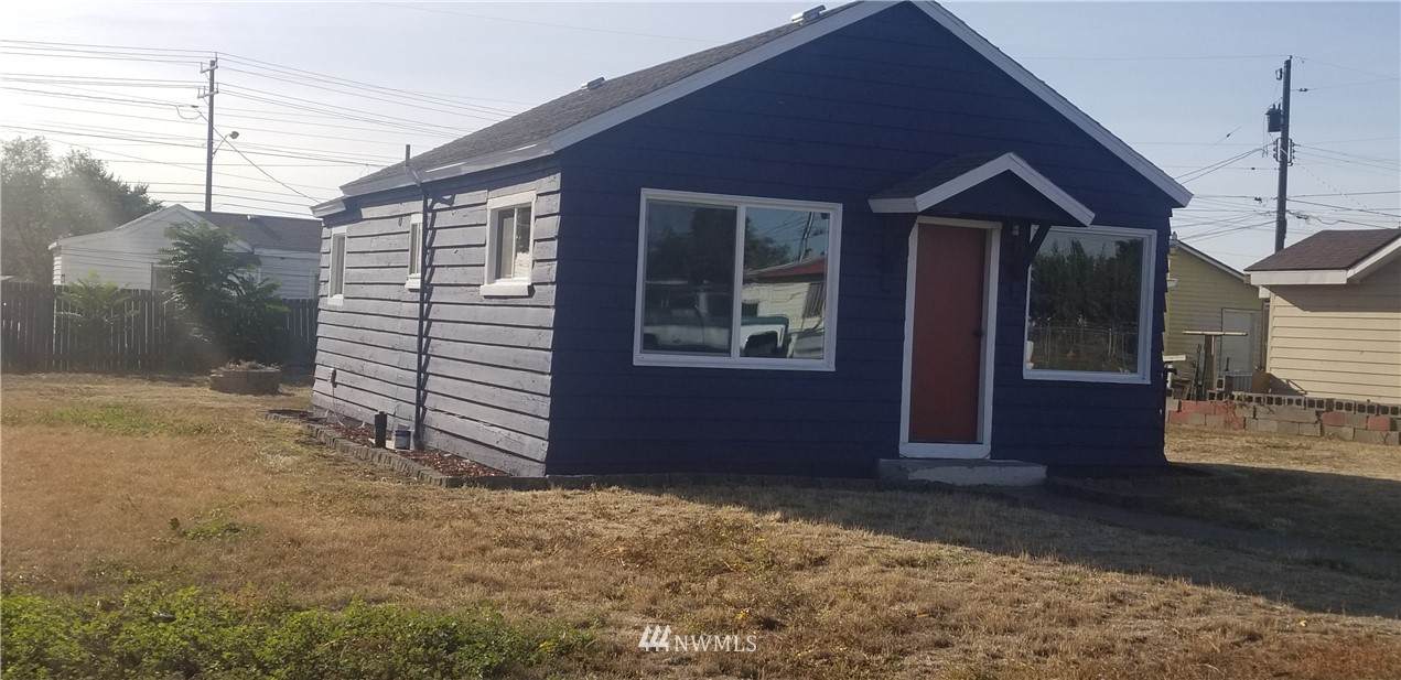 2135 Neppel Street - Photo 1
