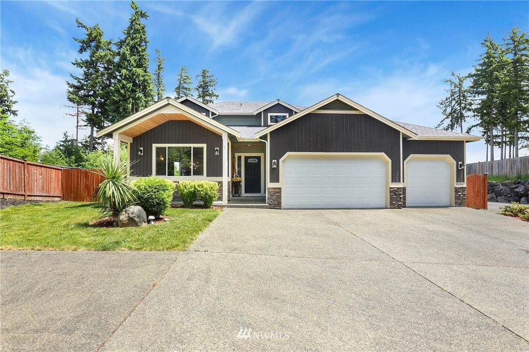 8006 182nd Avenue - Photo 1