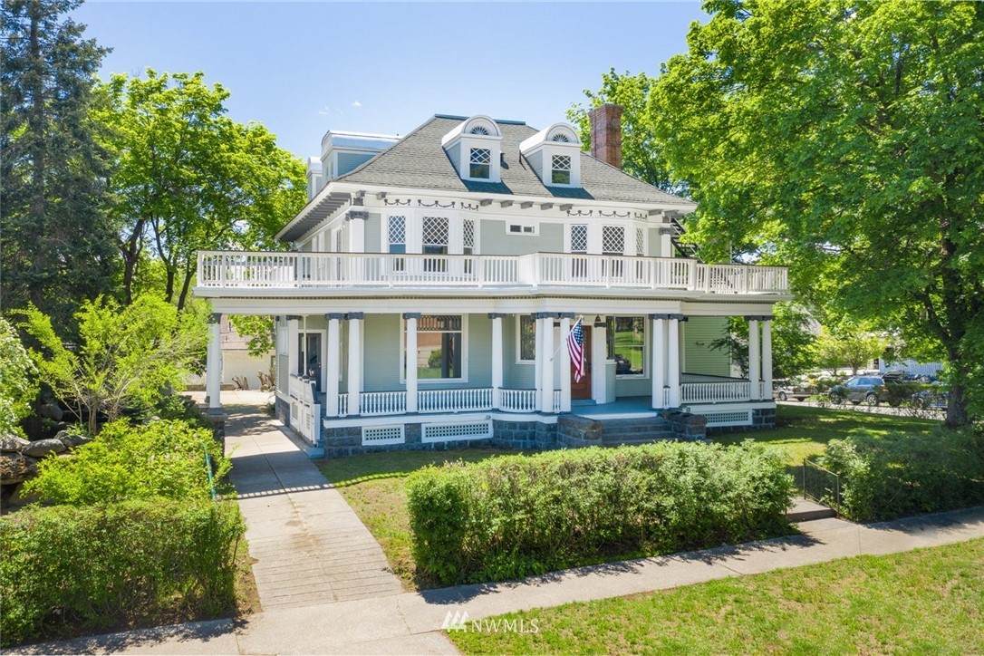 2025 4th Avenue - Photo 1