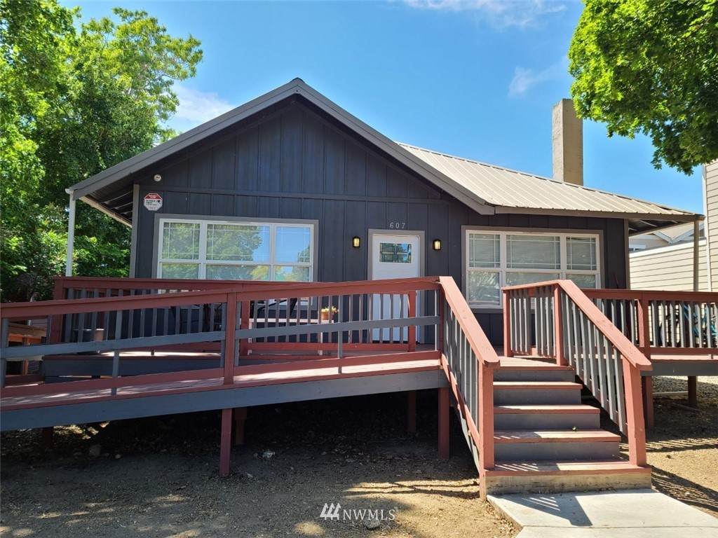 607 Ruby Street - Photo 1