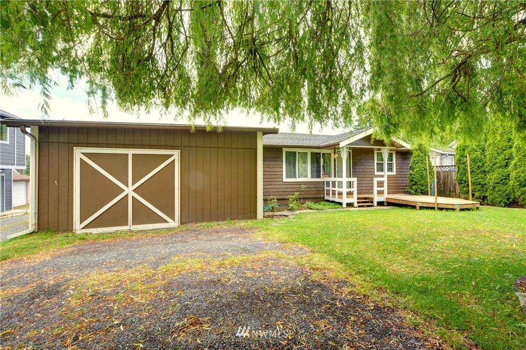 529 Avenue B - Photo 1