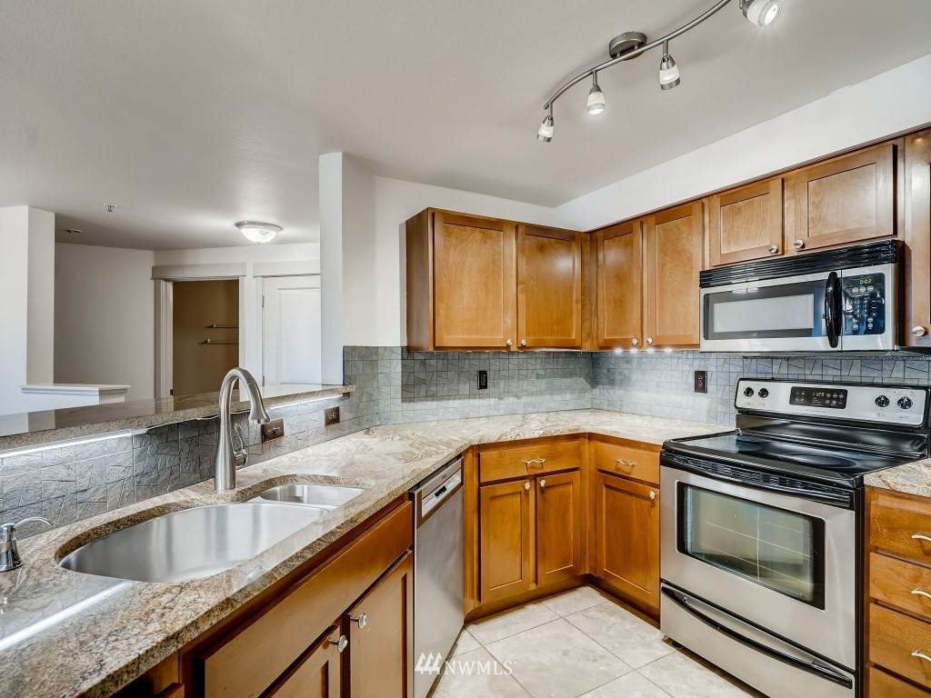 7711 Ne 175th St - Photo 1