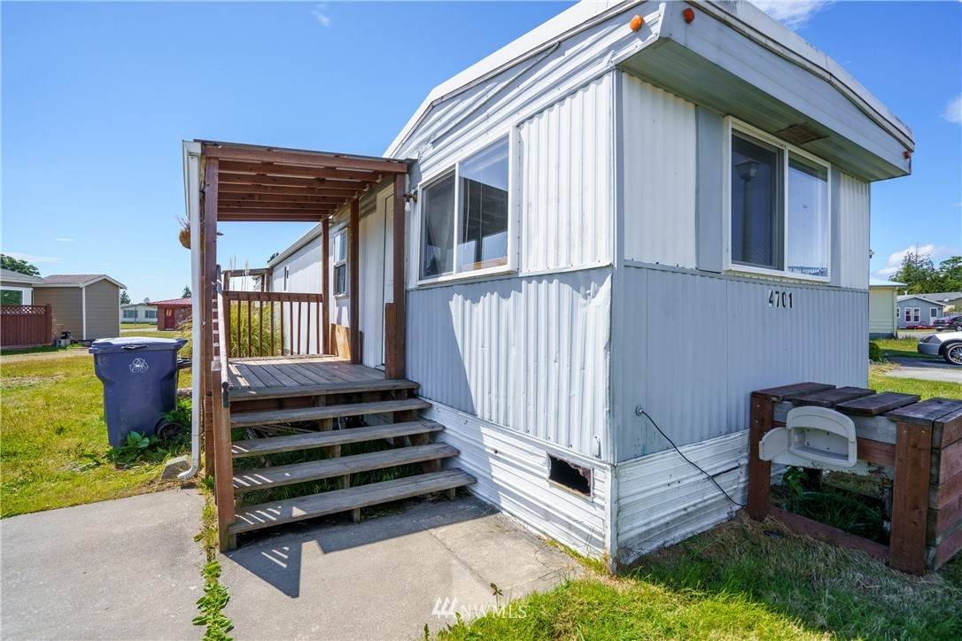 4701 Devonshire - Photo 1