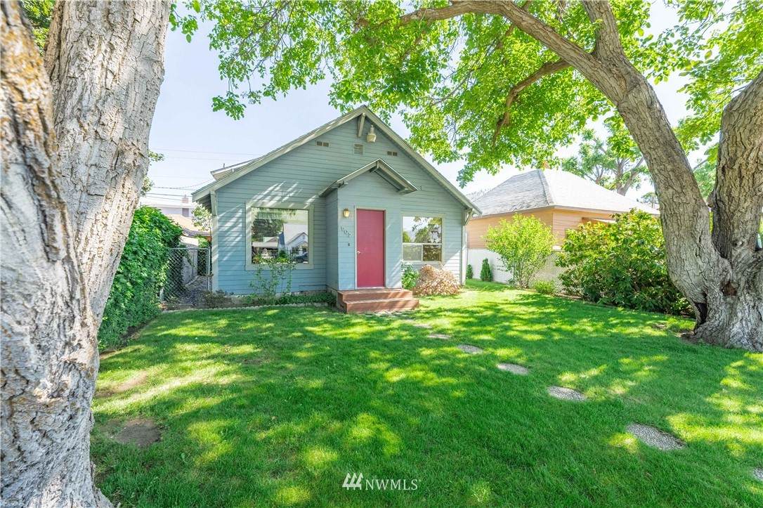 507 Wapato Avenue - Photo 1