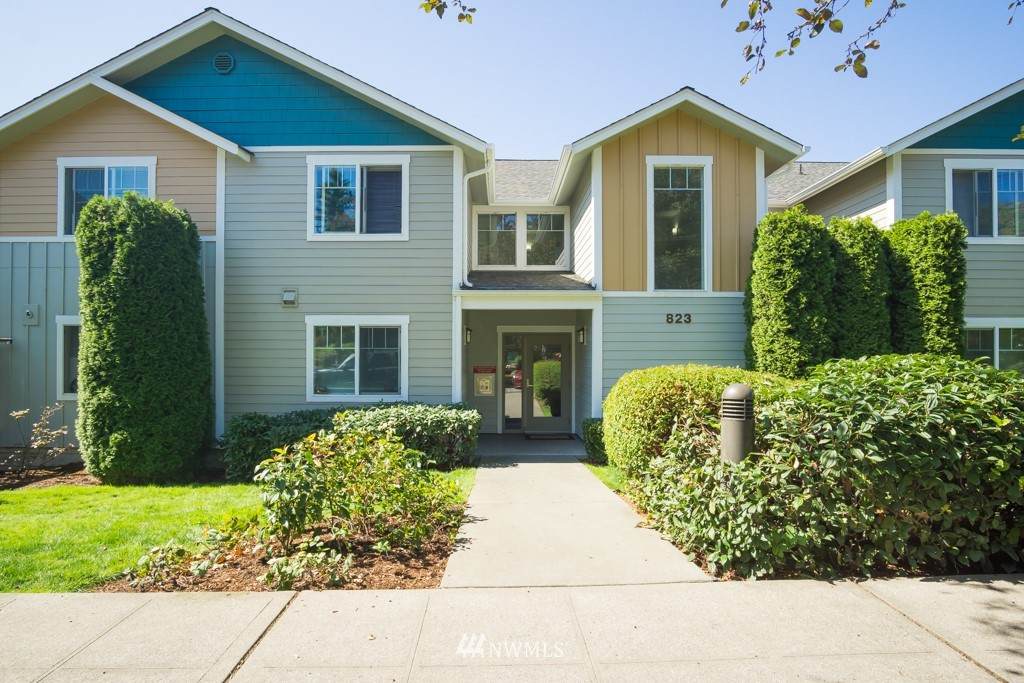 823 Davis Place - Photo 1