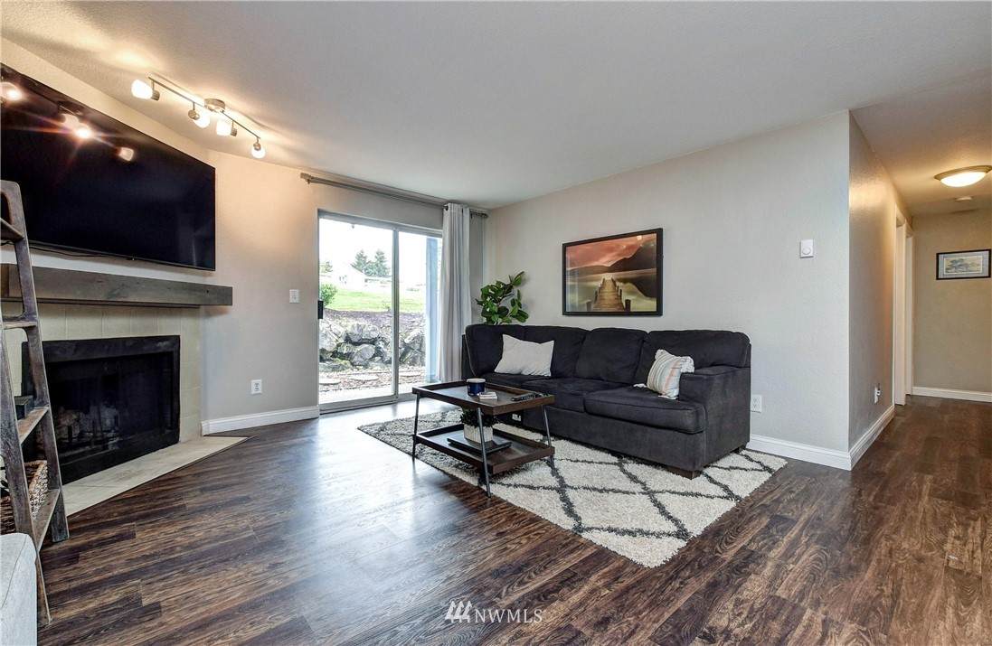 16817 Larch Way - Photo 1