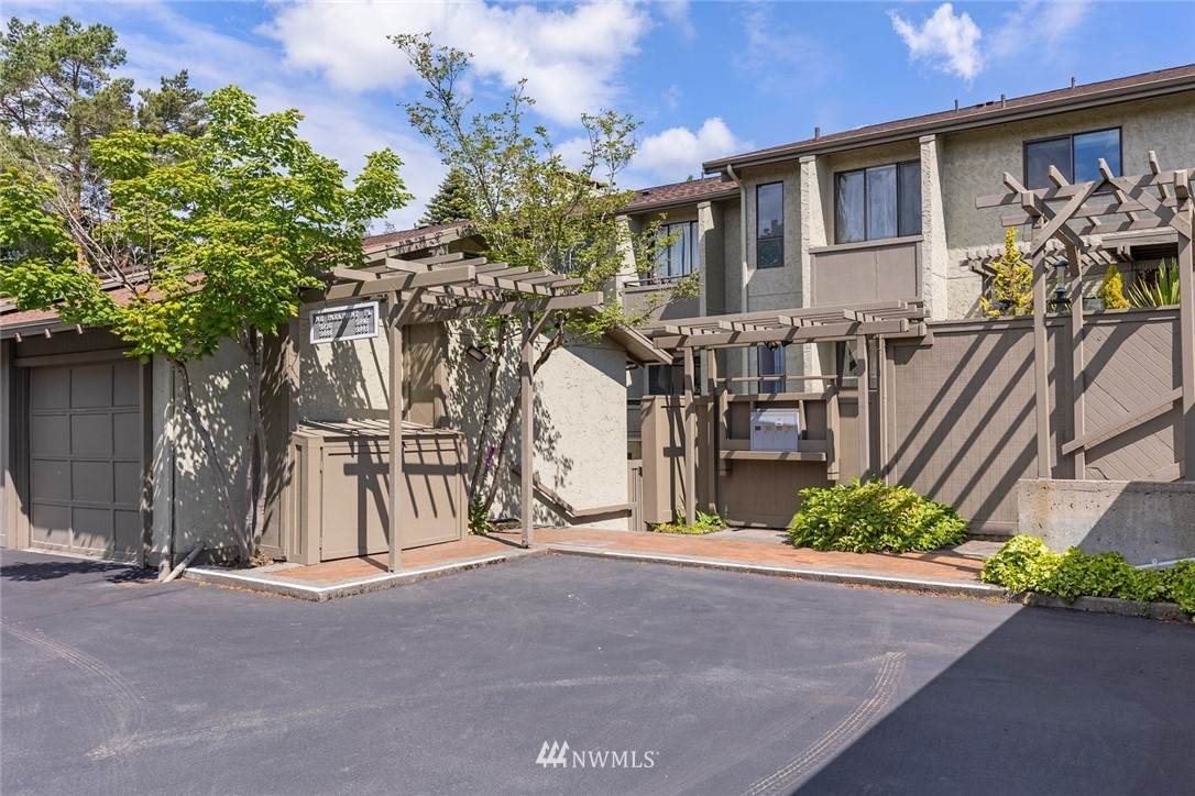 5876 Parkpoint Place - Photo 1