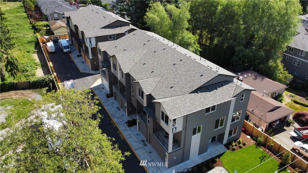 4702 164th Street - Photo 1