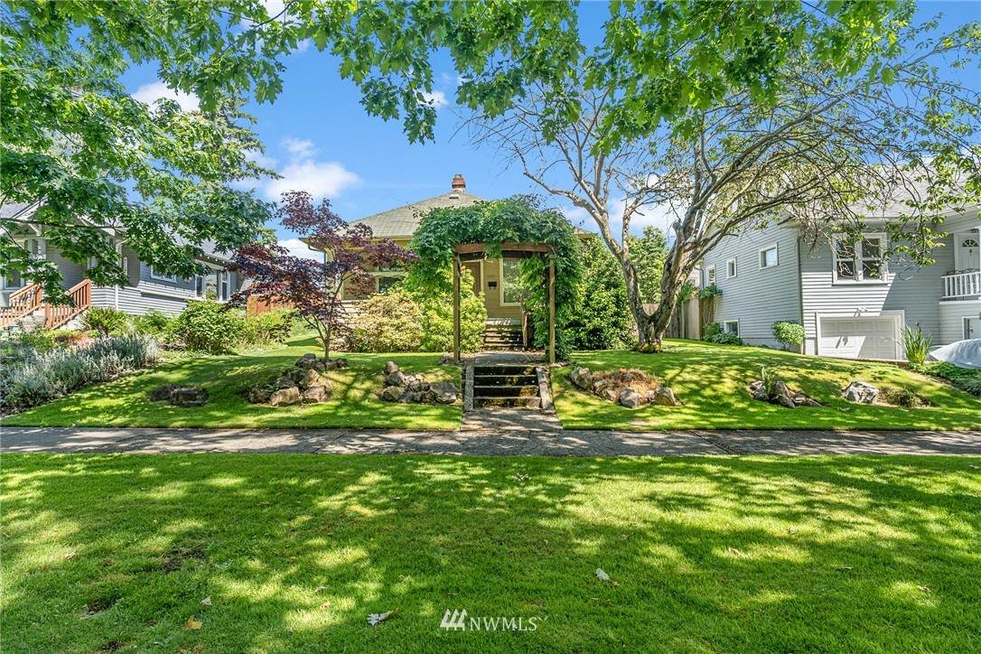2227 Mcdougall Ave - Photo 1