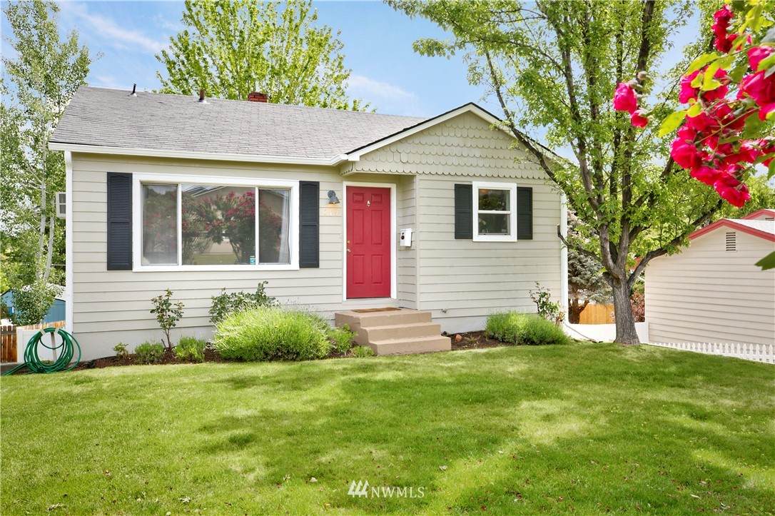 219 32nd Avenue - Photo 1