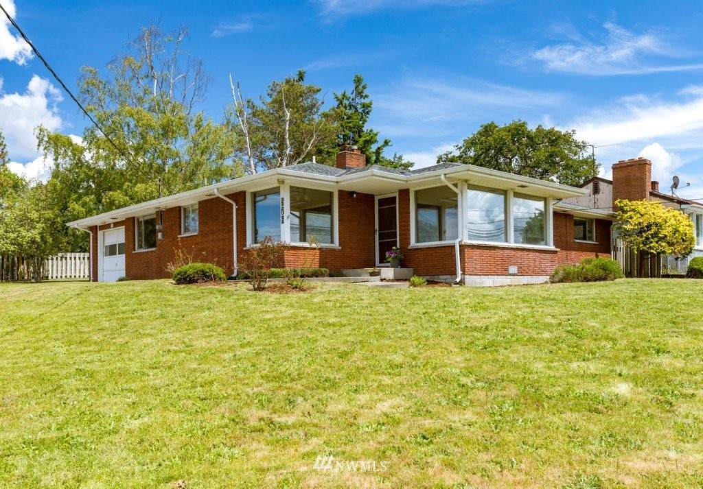 576 Quaker Street - Photo 1