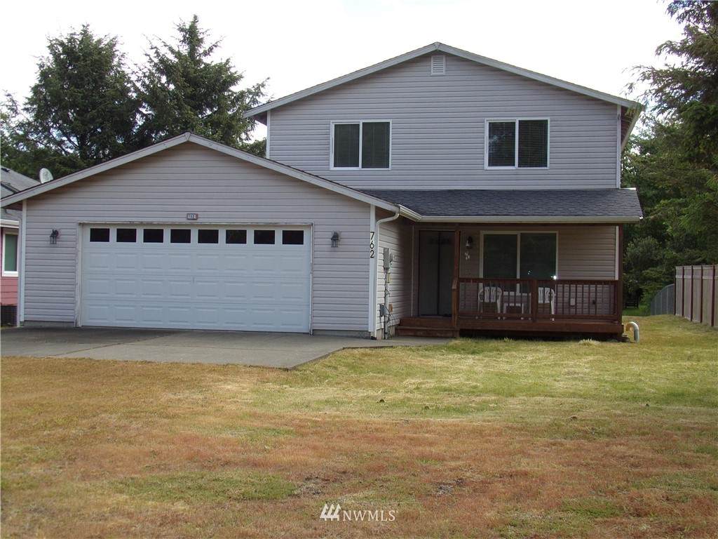 762 Island Circle - Photo 1