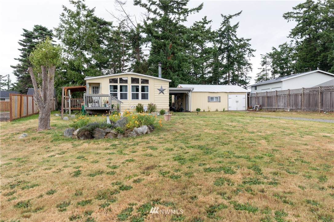 985 Carl Avenue - Photo 1