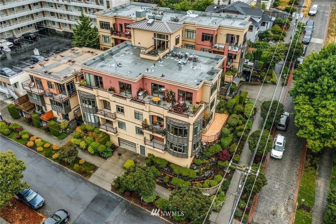 907 Warren Avenue - Photo 1