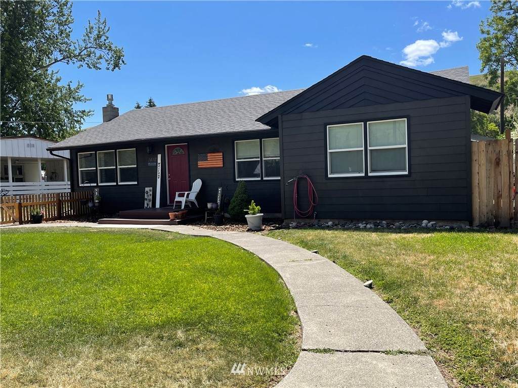 1418 5th Street - Photo 1