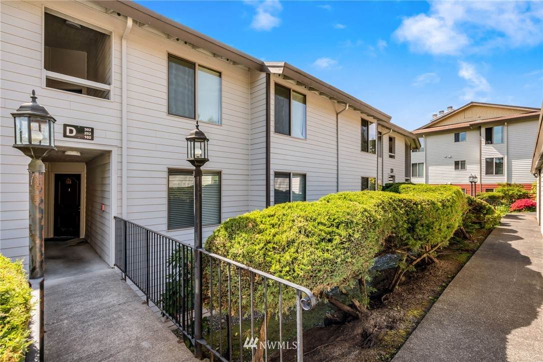 23501 Lakeview Drive - Photo 1