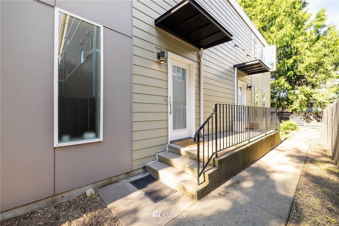 10522 Whitman Avenue - Photo 1
