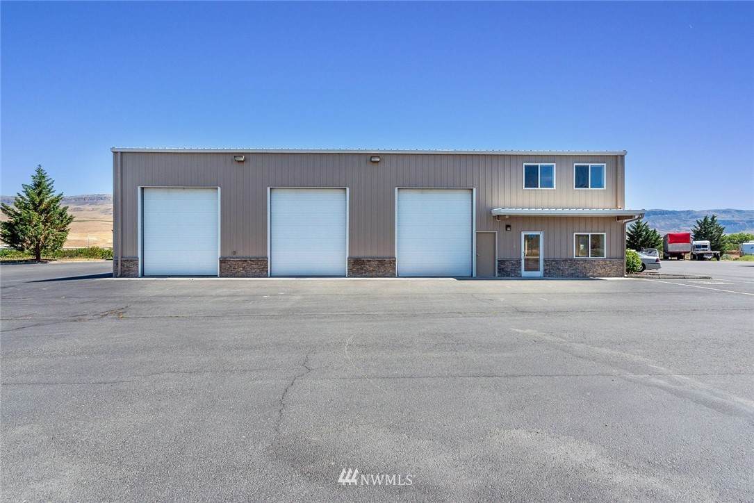 3721 Airport Way - Photo 1