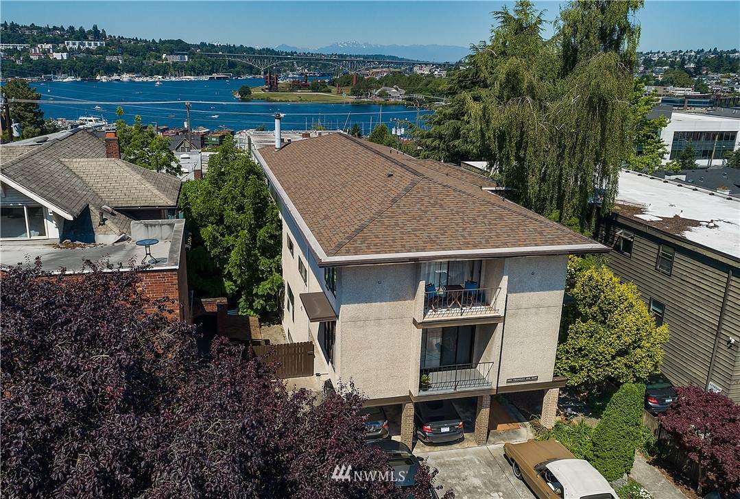 2633 Franklin Avenue - Photo 1