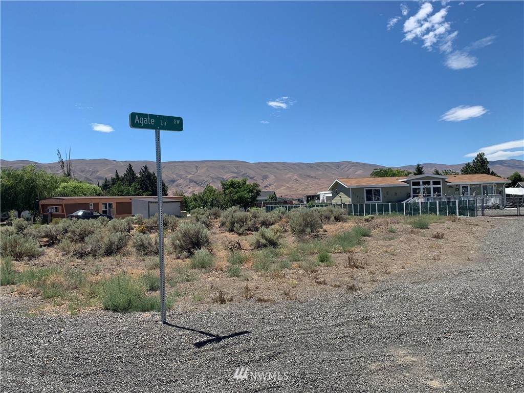 301 Agate Lane - Photo 1