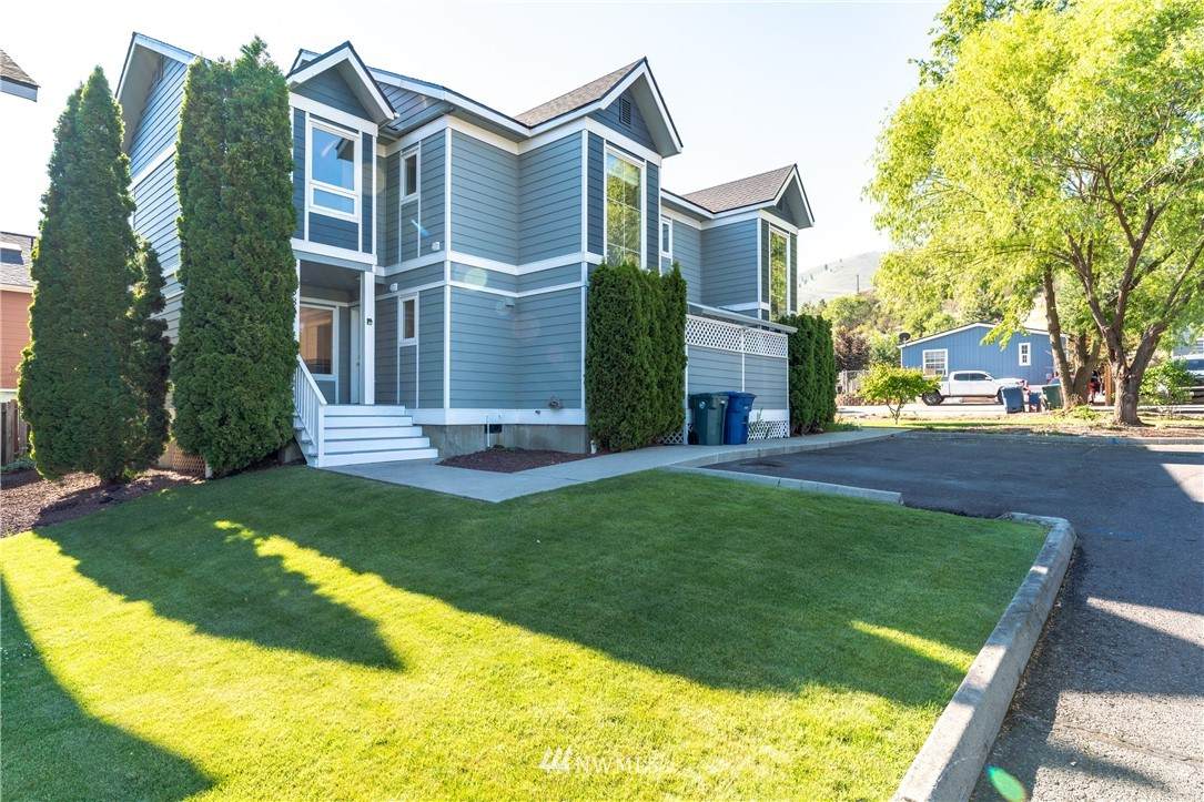 433 Webster Avenue - Photo 1
