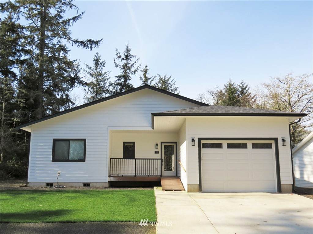 758 Evergreen - Photo 1