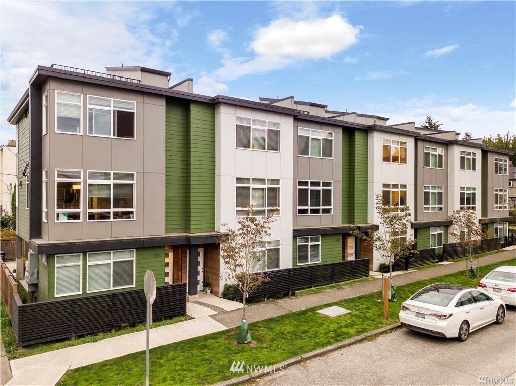 3901 Hudson Street - Photo 1