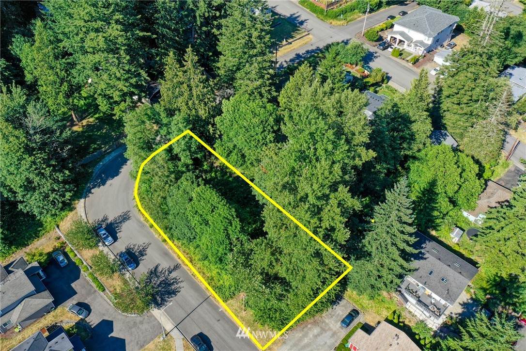 704 6th Avenue - Photo 1