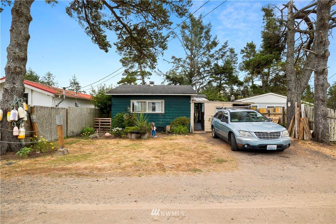 621 Hoquiam Street - Photo 1