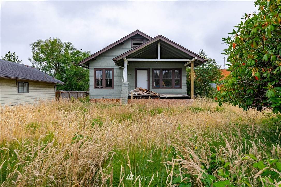 1717 W 1st Street - Photo 1