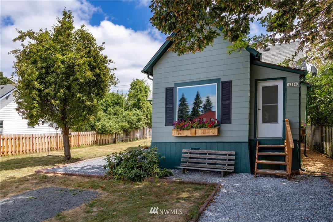 1214 Tower Avenue - Photo 1
