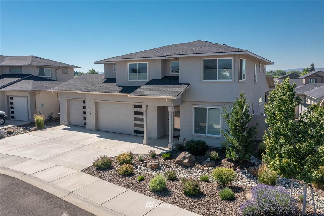 310 Chason - Photo 1