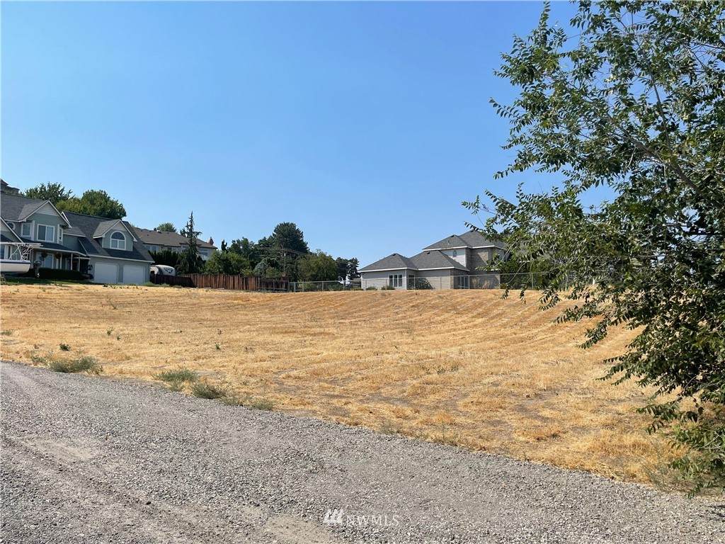 2735 Leslie Rd - Photo 1
