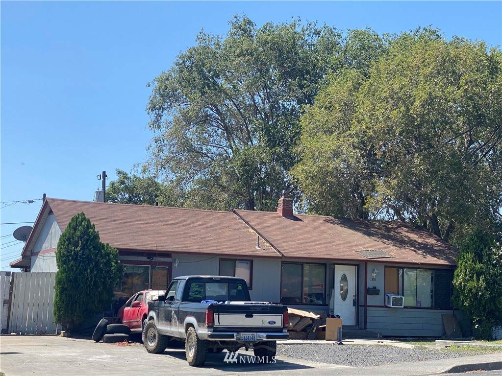 611 Loop Drive - Photo 1