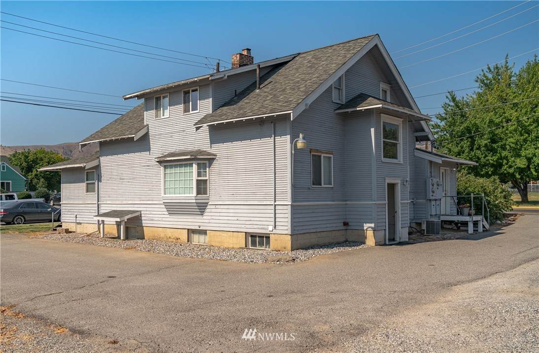 1134 Springwater Avenue - Photo 1