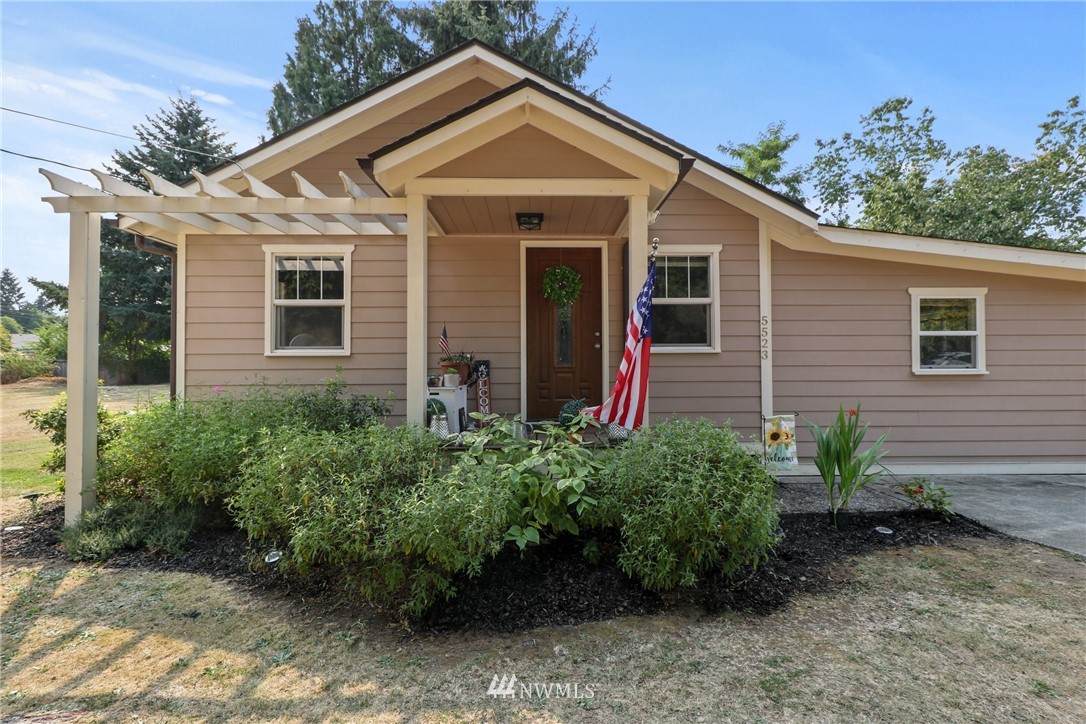 5523 Louise Street - Photo 1