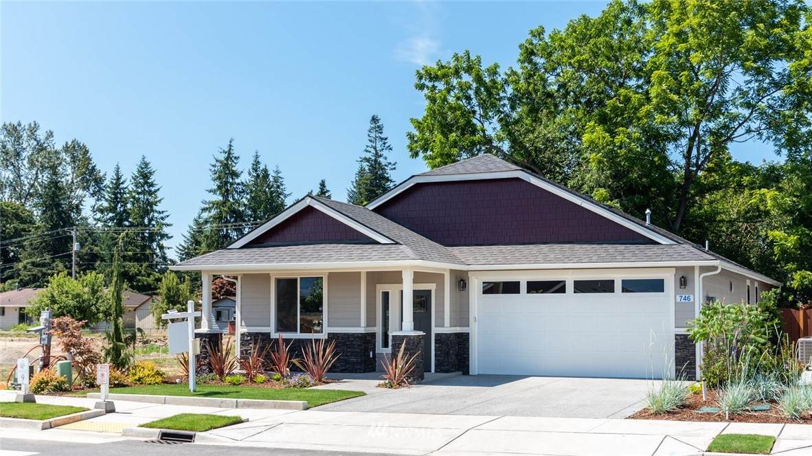 738 Parkland Loop - Photo 1