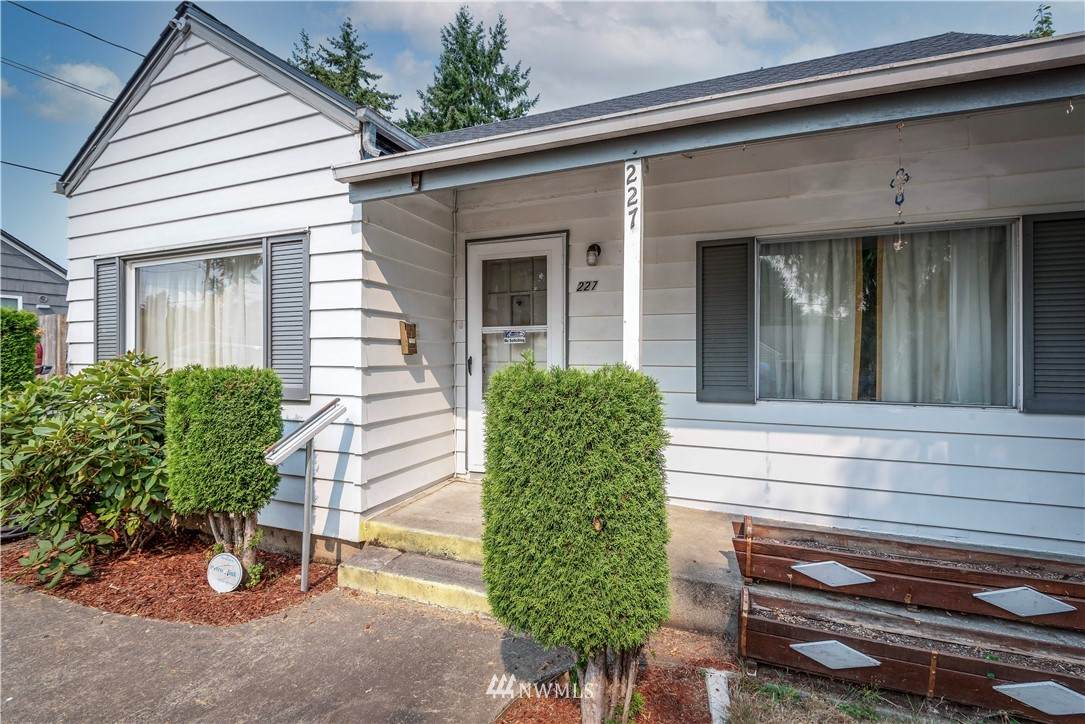 227 Tanglewood Avenue - Photo 1