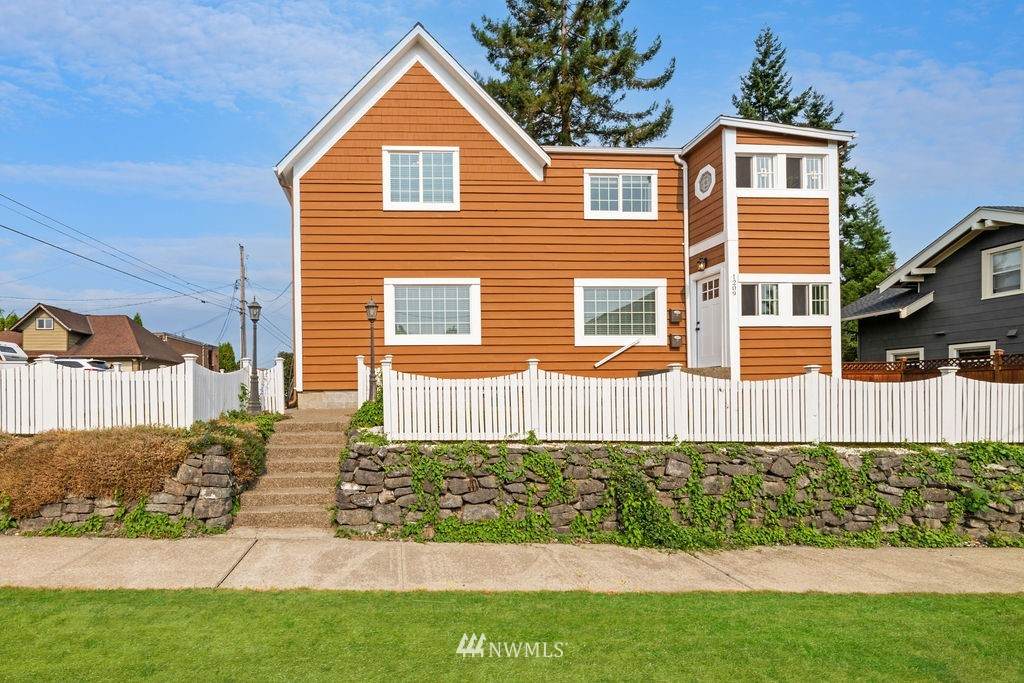 1209 10th Street - Photo 1