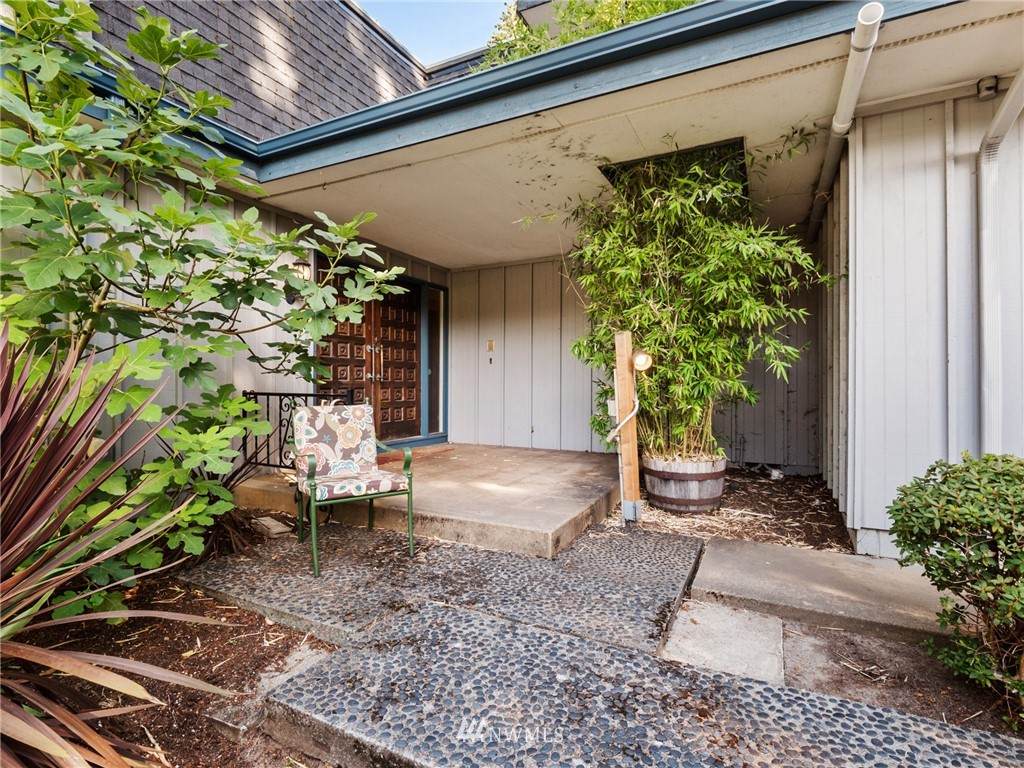 2909 Sherwood Drive - Photo 1