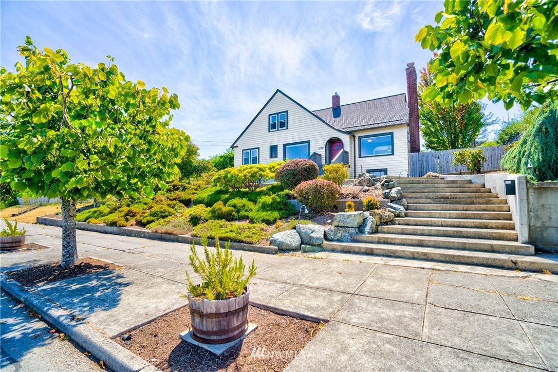 1809 8th Street - Photo 1