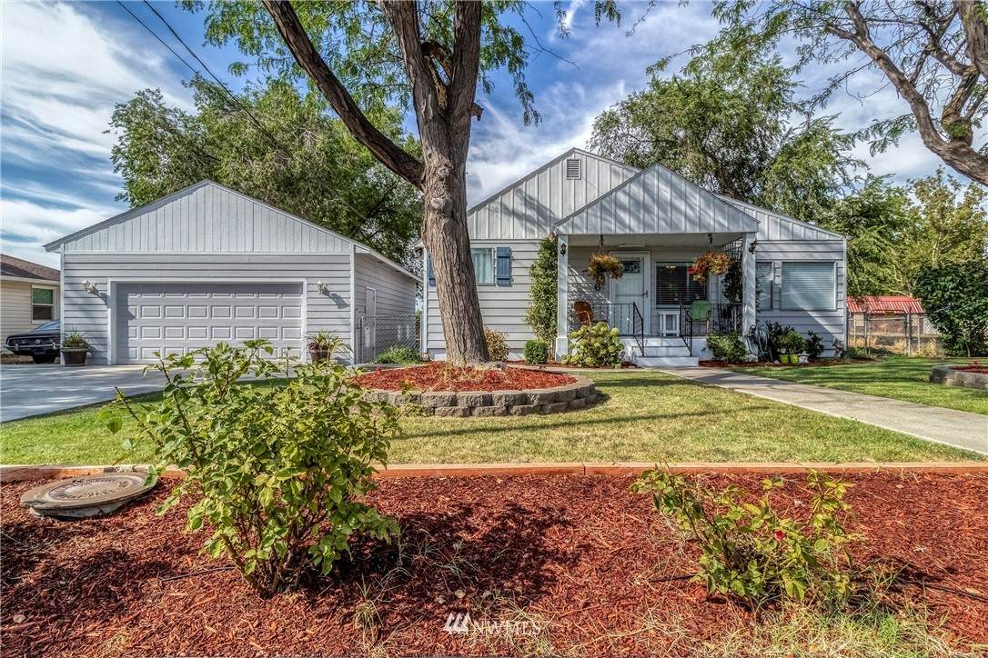 416 8th Avenue - Photo 1