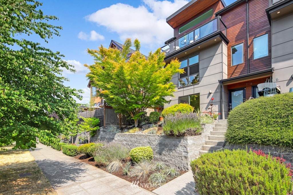 1506 44th Avenue - Photo 1